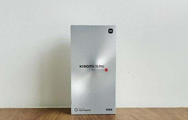 小米15pro亮银版和普通版不同