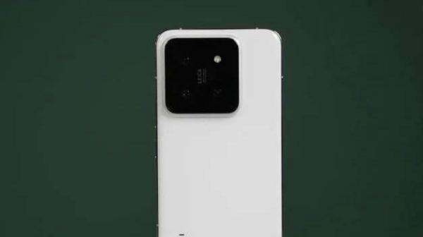 小米15镜头框划痕