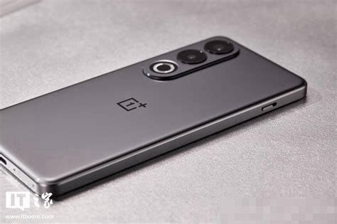 那个手机和一加13t特别像