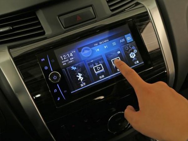 为什么越来越多的车都把中控屏单单独起来？