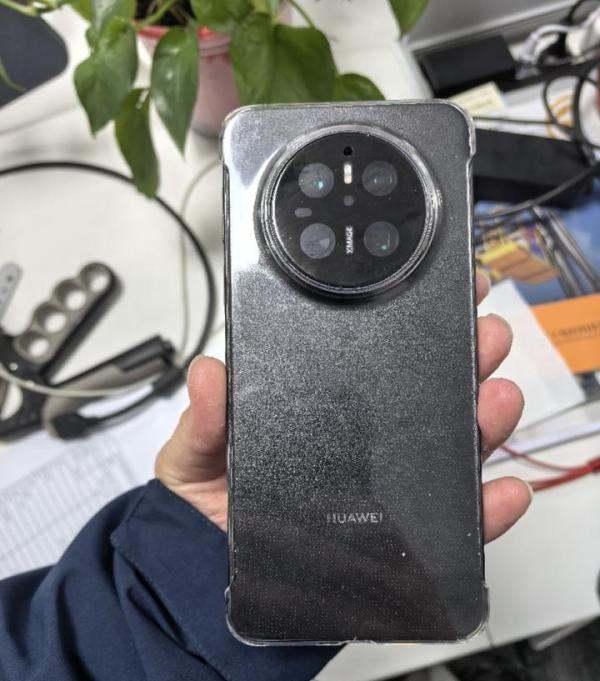 华为mate70和p70pro不同大吗？那款更值得入手