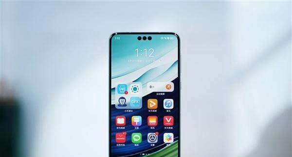 华为Mate 70 Pro外观设计首曝：屏幕三挖孔 行业独此一家