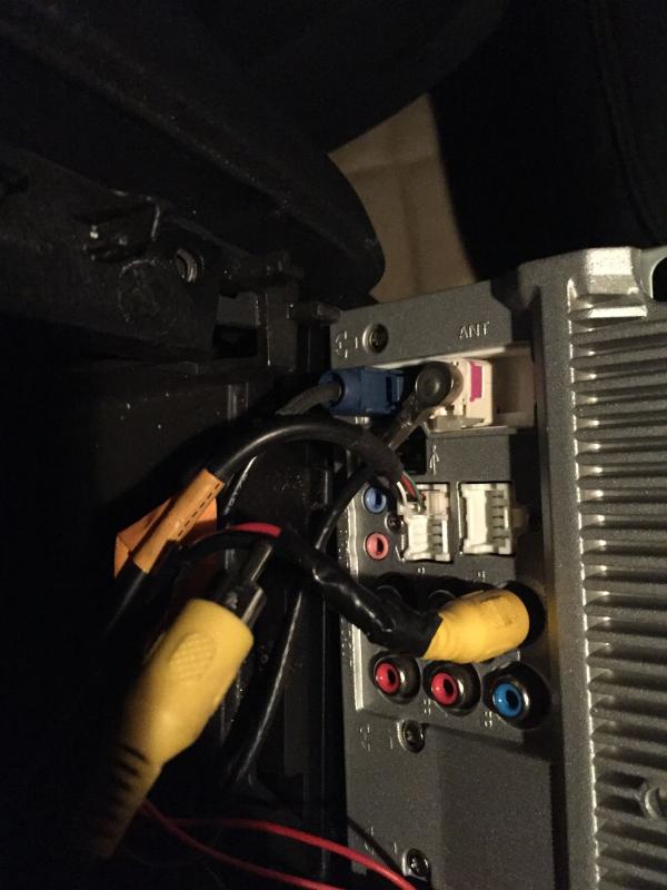 飞歌导航66007E09型导航的电源输入是那两个脚 扬声器输岀线是那几个脚 谢谢