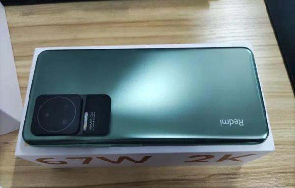 不到3000元，两款12GB+512GB大存储空间手机可选，都搭载天玑8100芯片