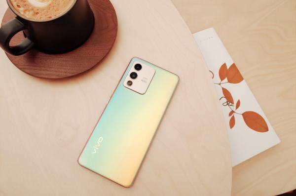 vivoS15与OPPO Reno7 pro相較起来哪个更好？