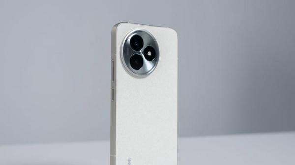 红米豁出去了，512GB才卖2804元，天玑9400+7400mAh，可续航2天