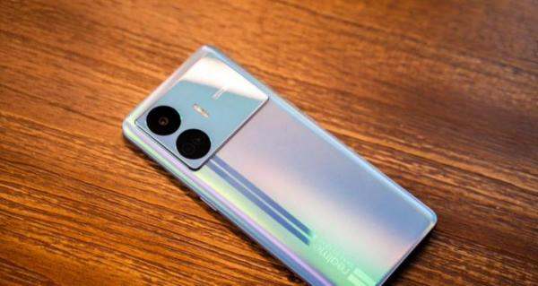 两千多的中端手机别乱买，这4款媲美高端旗舰，少花冤枉钱