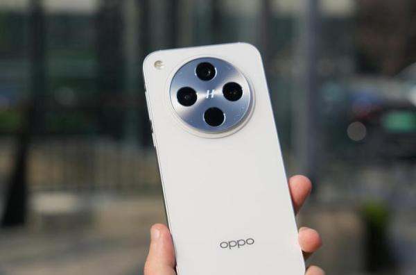 OPPO彻底妥协！天玑9400+512GB+IP69防水，高端旗舰低至3799元起