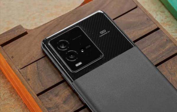 iQOO大招齐发，4款优质手机开始掉价，骁龙8+旗舰直降500元