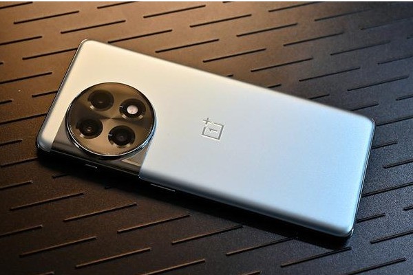 红米k60至尊版是金属边框吗？