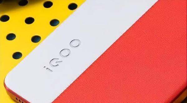 骁龙8Gen2手机跌至1890元，8T直屏+5160mAh+120W，不要利润了？