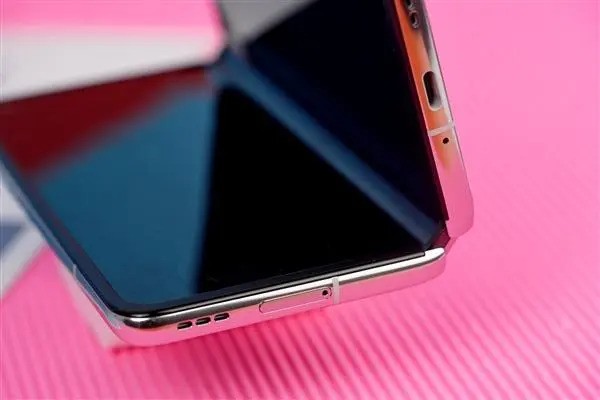 OPPO发布首款折叠屏手机，你喜欢用折叠屏的手机吗？