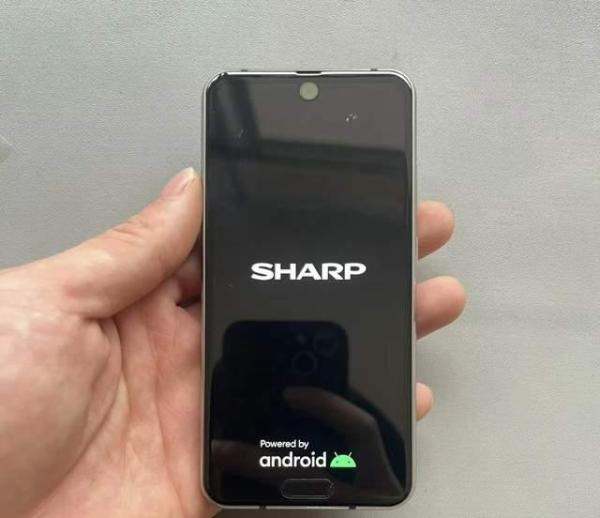 “洋垃圾”中的小屏旗舰，5.2寸顶尖屏+骁龙845，轻至135克