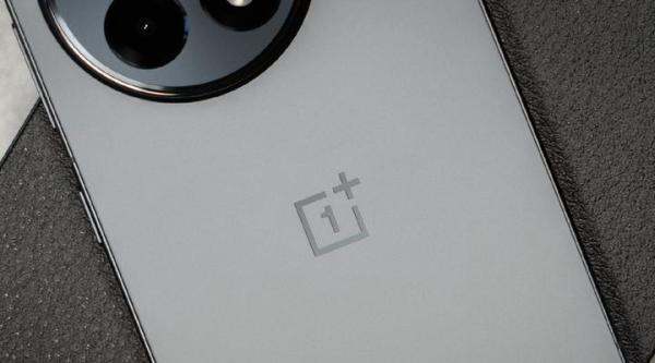 性价比远超小米！骁龙8Gen3+8T直屏+6400mAh，现已跌至2038元