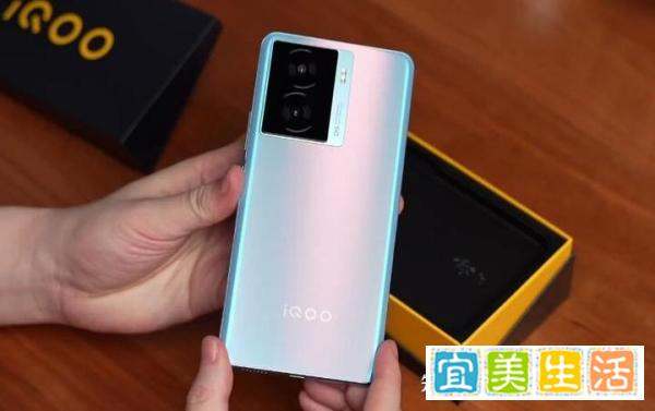 120w闪充+120Hz直屏，跌至1149元，iQOO Z7值得入手吗？