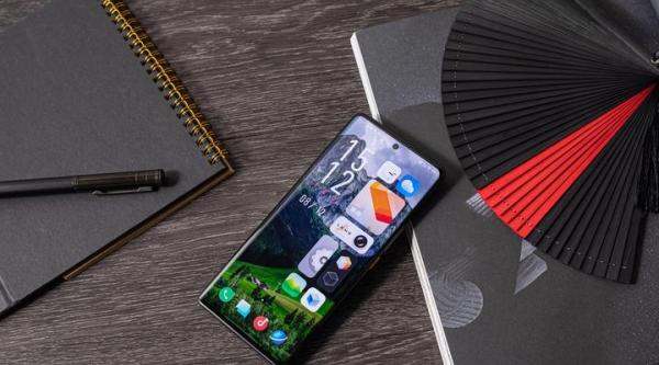 性能极致才是真旗舰！iQOO 8 Pro上手评测