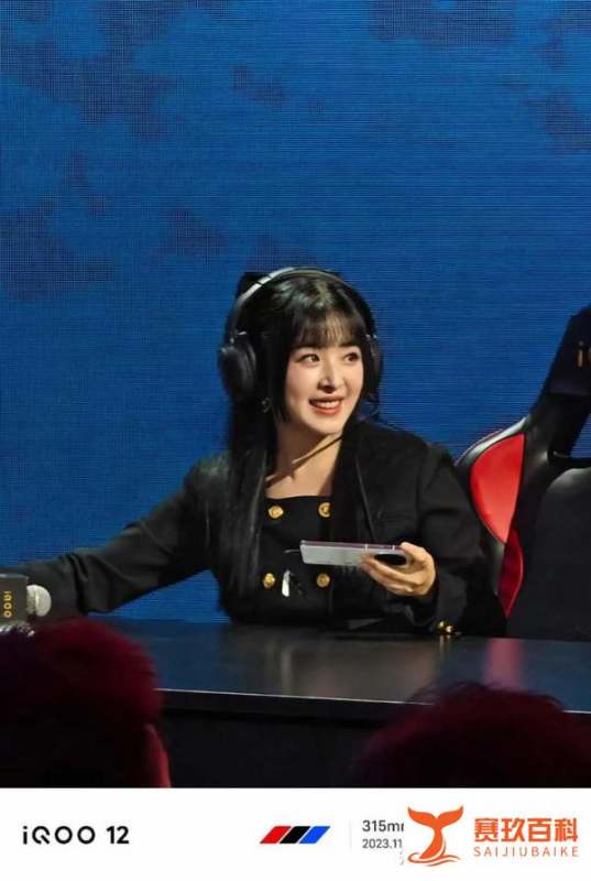 上手主推电竞的 iQOO 12 系列，卷完性能卷拍照