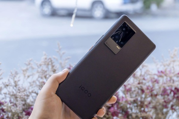 入手高端旗舰就选iQOO 8 Pro，降价幅度高达两千元，你会考虑吗？