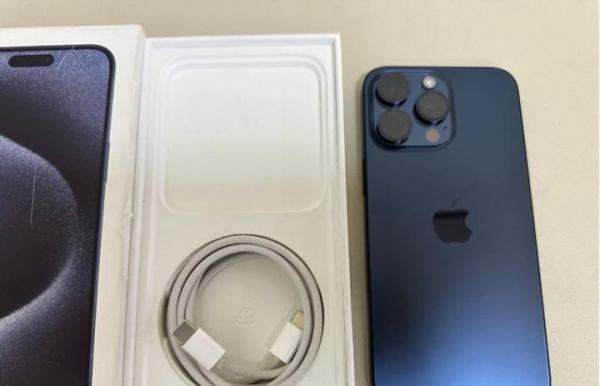 预算6000多买Mate60Pro？粉丝果断挑选二手iPhone15Pro Max！