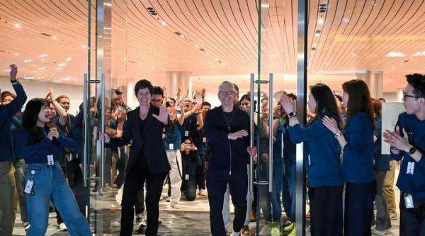 苹果喊话老用户升级iPhone15，果粉：老机型过于流畅是BUG