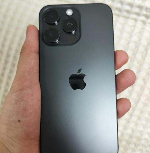 苹果15和15pro买哪个更划算