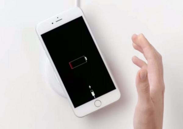 苹果手机进水了，怎么能把里头的水弄出来啊