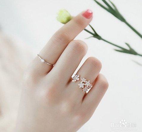 女人戒指应当戴左手还是右手？