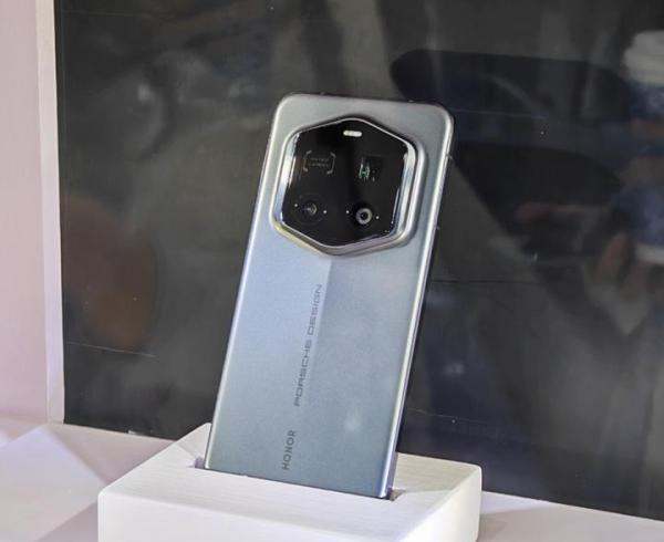 五款Ultra版本旗舰机型大揭密：配置、影像与发布时间一网打尽