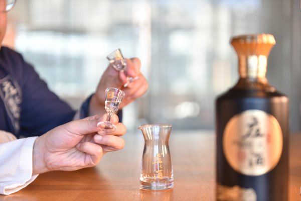 花城荣耀酒很多钱一瓶