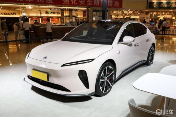 预算32万买豪华中型车，蔚来ET5与宝马3系谁更适于你？