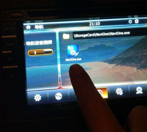 怎么样把手机上的内容投屏到车载屏幕上？