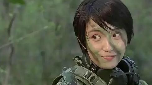 《我是特种兵之火凤凰》中叶寸心的妈妈是什么身份?