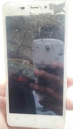 我的朵唯手机开机后屏幕使用不起怎么办