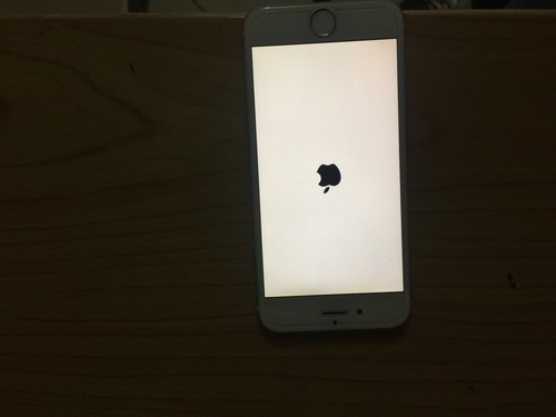 苹果4S接电话时黑屏了 一直开不了机是怎么回