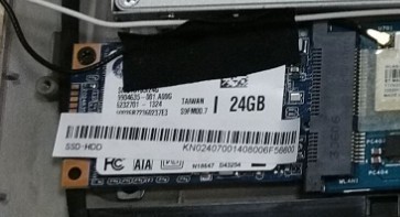 宏碁蜂鸟s3 951 的20g固态硬盘在哪个位置 
