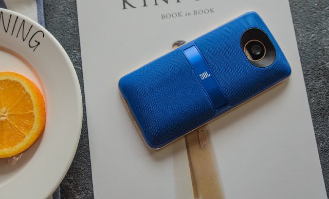 Moto Z2 Play竟然在这方面超过了iPhone7！