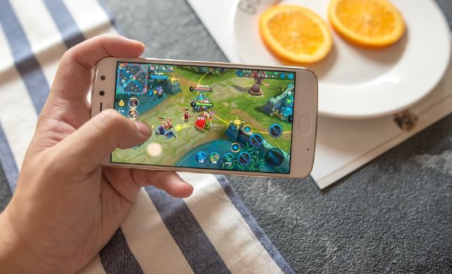 Moto Z2 Play竟然在这方面超过了iPhone7！