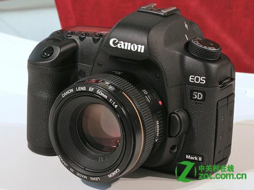 手中是,550D 加 1.8 50 想升级追求锐度我有三种选择 尼D90+1.4 50头 5DII+1.4 50 或直接买个24-70 4 哪个好