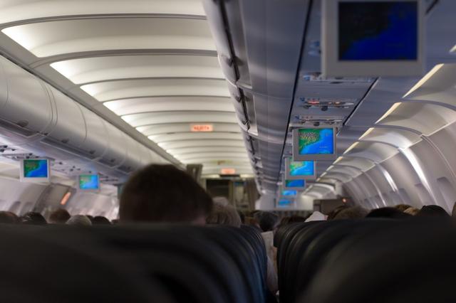 坐飞机有什么东西不能带上去 ChMkJ1tqhgyISwndAABt8dX_9nsAAqpBQMy5cQAAG4J375.jpg