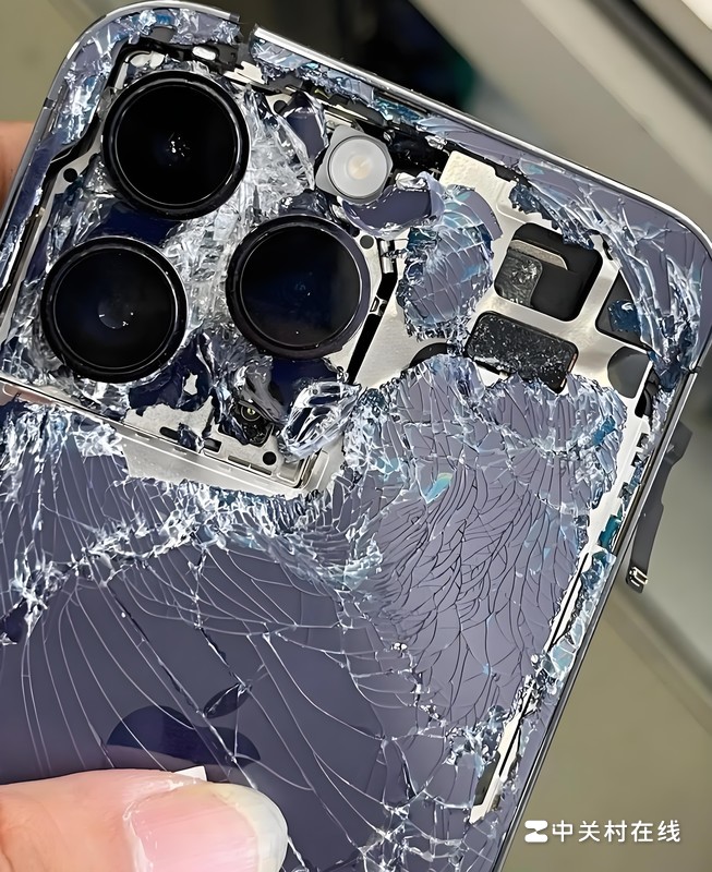苹果手机摄像头玻璃碎了换要价钱